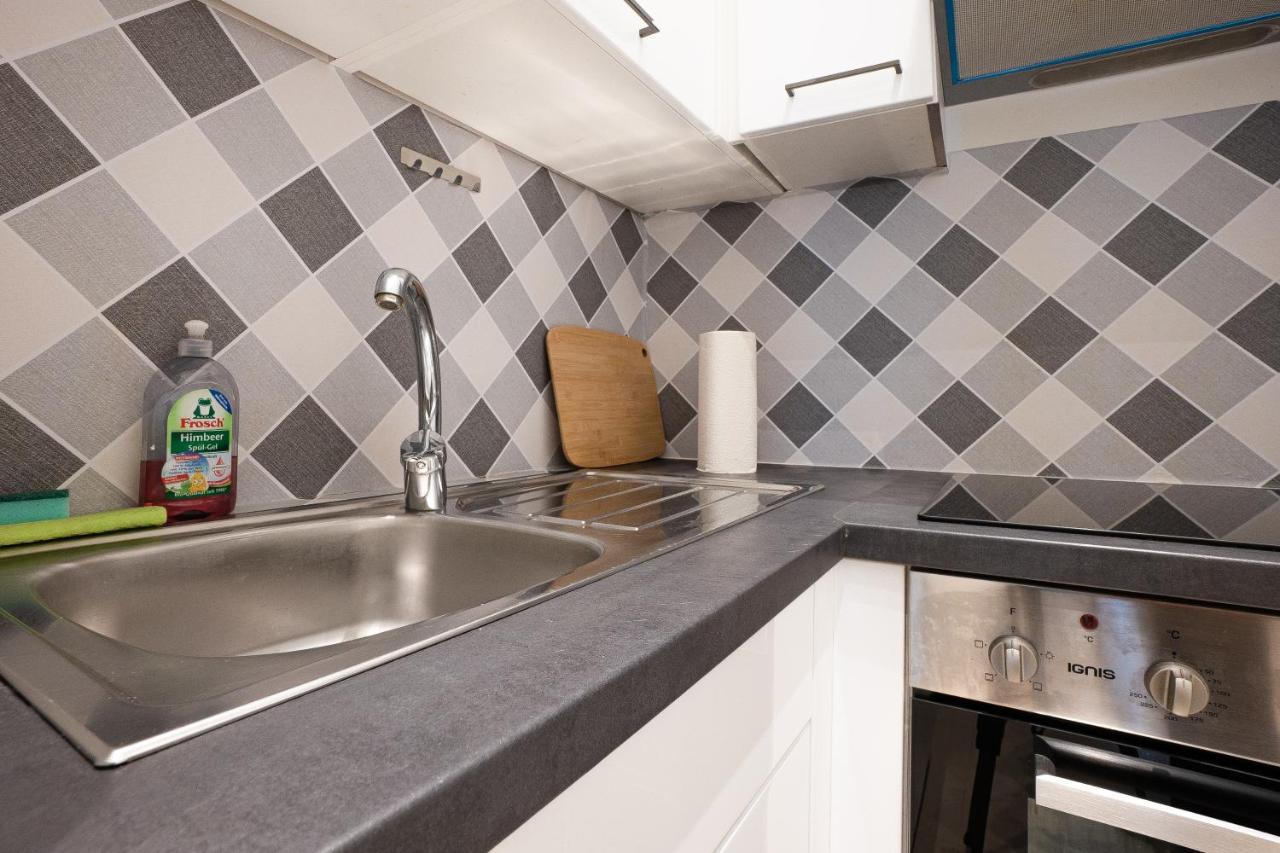 Apartment In The Central Area. 5 Minute'S Walk To The Danube. Wina Bagian luar foto