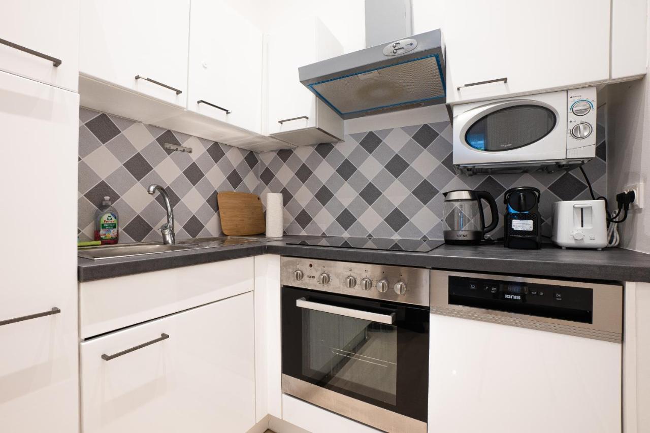 Apartment In The Central Area. 5 Minute'S Walk To The Danube. Wina Bagian luar foto
