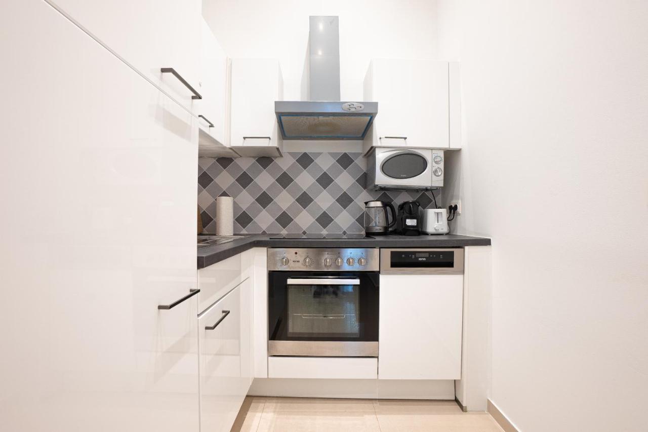 Apartment In The Central Area. 5 Minute'S Walk To The Danube. Wina Bagian luar foto