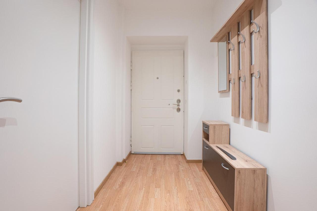 Apartment In The Central Area. 5 Minute'S Walk To The Danube. Wina Bagian luar foto