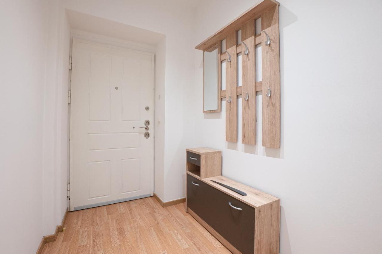 Apartment In The Central Area. 5 Minute'S Walk To The Danube. Wina Bagian luar foto