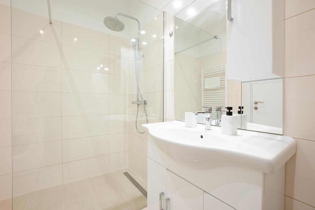 Apartment In The Central Area. 5 Minute'S Walk To The Danube. Wina Bagian luar foto