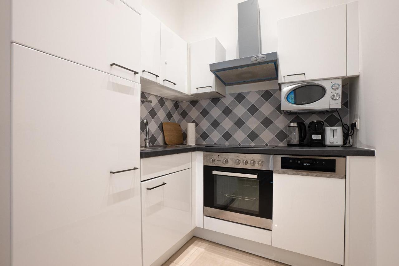 Apartment In The Central Area. 5 Minute'S Walk To The Danube. Wina Bagian luar foto